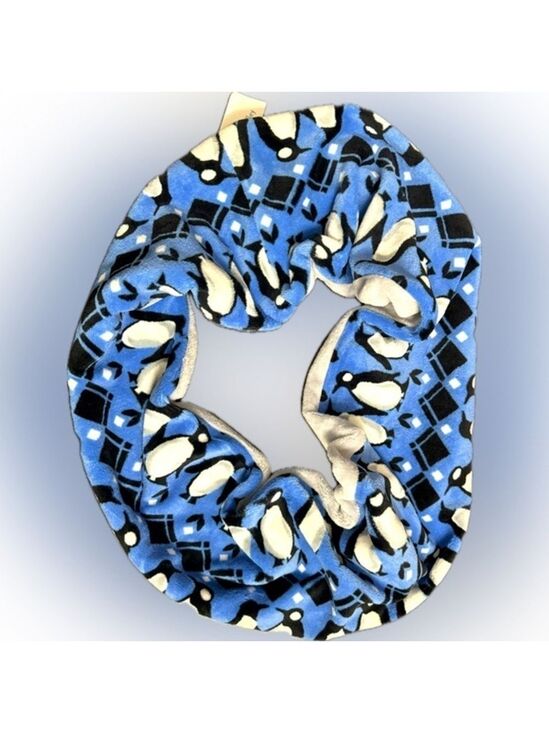 Vera Bradley Accessories - Vera Bradley Fleece Loop Scarf Infinity Playful PENGUINS INTARSIA Blue & White
